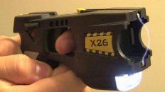 bullrich compro las primeras 100 pistolas electricas taser por $5 millones bullrich compro las primeras 100 pistolas electricas taser por $5 millones