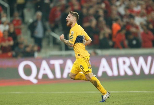 Alexis Mac Allister marcó el gol de Boca. Es la primera vez que un padre y un hijo hacen goles en la Primera Xeneize, Carlos hizo 6 con la misma casaca.