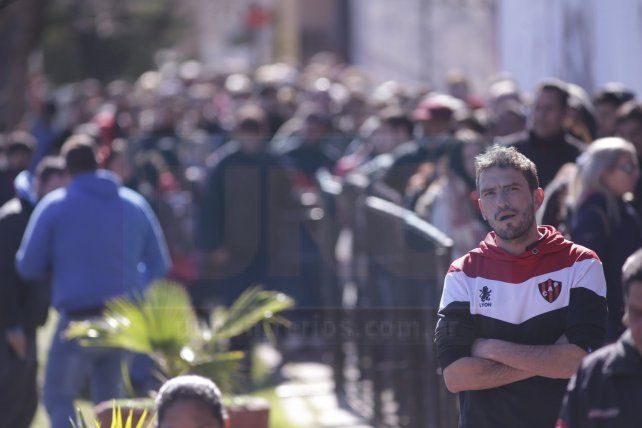 Impresionante cola para ver Patronato vs Boca