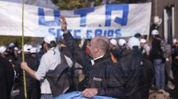 MOvilización. UTA Paraná se manifestó frente al palacio municipal y marchó luego a Casa de Gobierno. MOvilización. UTA Paraná se manifestó frente al palacio municipal y marchó luego a Casa de Gobierno.