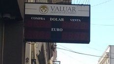 Este lunes por la mañana no habían podido abrir la pizarra y la venta al público Este lunes por la mañana no habían podido abrir la pizarra y la venta al público