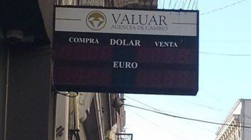 Este lunes por la mañana no habían podido abrir la pizarra y la venta al público Este lunes por la mañana no habían podido abrir la pizarra y la venta al público