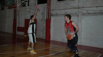 María Grande venció a Estudiantes B por 72-67. María Grande venció a Estudiantes B por 72-67.