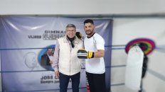 Ulises López con el representante del ex-campeón del mundo. Ulises López con el representante del ex-campeón del mundo.