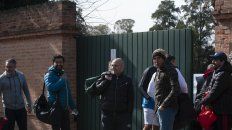 Los jugadores en la puerta de Los Abrojos. Los jugadores en la puerta de Los Abrojos.