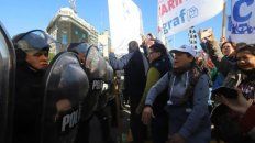 Marcha. Las organizaciones unidas terminaron la marcha en el Obelisco. Marcha. Las organizaciones unidas terminaron la marcha en el Obelisco.