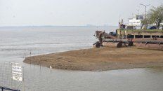 el rio sigue bajando y desnuda la costa de parana el rio sigue bajando y desnuda la costa de parana