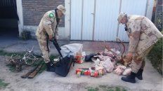 hallan armas, carnes, cuero y cornamentas de animales silvestres producto de la caza furtiva hallan armas, carnes, cuero y cornamentas de animales silvestres producto de la caza furtiva
