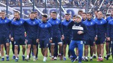 Para la eternidad. Morales (en el extremo izquierdo) fue protagonista del regreso de Maradona al fútbol argentino. Para la eternidad. Morales (en el extremo izquierdo) fue protagonista del regreso de Maradona al fútbol argentino.