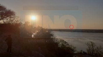 Una imagen, una explicación. En Curtiembre creen que es un ovni. Una imagen, una explicación. En Curtiembre creen que es un ovni.