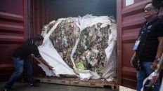 La basura llega en containers. La basura llega en containers.