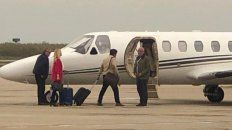 Viaje oficial. El avión llevó a los dirigentes del PJ de Buenos Aires a Tucumán. Viaje oficial. El avión llevó a los dirigentes del PJ de Buenos Aires a Tucumán.