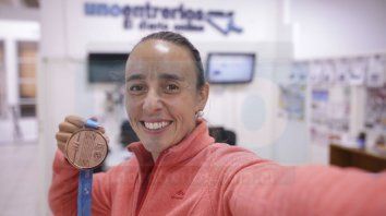 Feliz. Mica obtuvo el logro más importante de su carrera deportiva. A los 25 volvió a remar y cinco años después se llevó la presea en Lima. Feliz. Mica obtuvo el logro más importante de su carrera deportiva. A los 25 volvió a remar y cinco años después se llevó la presea en Lima.