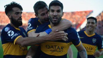 López festejando el primero gol de Boca. López festejando el primero gol de Boca.