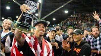 Nyjah Houston festejando en San Pablo. Nyjah Houston festejando en San Pablo.