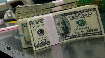 el dolar se acerco a los $60, aunque cerro el mes con una caida de $2,2 el dolar se acerco a los $60, aunque cerro el mes con una caida de $2,2