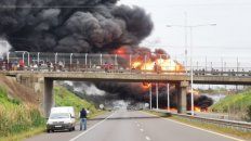 video: un camion cisterna se incendio en plena autovia 14 video: un camion cisterna se incendio en plena autovia 14