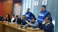 Veredicto. Una vez que los imputados escucharon el fallo se fueron a su casa. Veredicto. Una vez que los imputados escucharon el fallo se fueron a su casa.