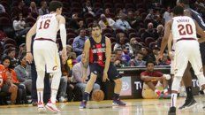 Inolvidable. El Chuzito marcó 14 puntos en la visita a Estados Unidos. Su equipo cayó ante los Cavs por 120 a 89 en un hecho histórico para el básquet. Inolvidable. El Chuzito marcó 14 puntos en la visita a Estados Unidos. Su equipo cayó ante los Cavs por 120 a 89 en un hecho histórico para el básquet.