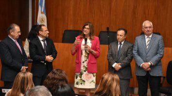 juristas y funcionarios debatieron acerca del juicio por jurados juristas y funcionarios debatieron acerca del juicio por jurados