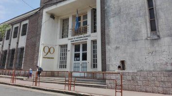 Puertas adentro. La escuela técnica Nº 1 donde asistía el menor, que sería hostigado por sus compañeros. Puertas adentro. La escuela técnica Nº 1 donde asistía el menor, que sería hostigado por sus compañeros.