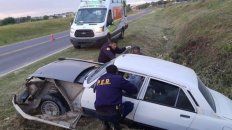 encontraron a un joven semiinconsciente en un auto encontraron a un joven semiinconsciente en un auto