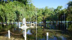 Inundado. El balneario Itapé está totalmente bajo agua y se espera que la bajante posibilite los arreglos. Inundado. El balneario Itapé está totalmente bajo agua y se espera que la bajante posibilite los arreglos.