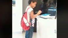 nino pidio una tablet de un local comercial para hacer la tarea y se volvio viral nino pidio una tablet de un local comercial para hacer la tarea y se volvio viral