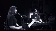 Flopa Suksdorf (Voz) y Francisco Lo Vuolo (Piano) en vivo en la Jam de El Taller - Junio 2017. Flopa Suksdorf (Voz) y Francisco Lo Vuolo (Piano) en vivo en la Jam de El Taller - Junio 2017.