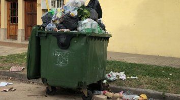 otra vez, las calles llenas de basura otra vez, las calles llenas de basura