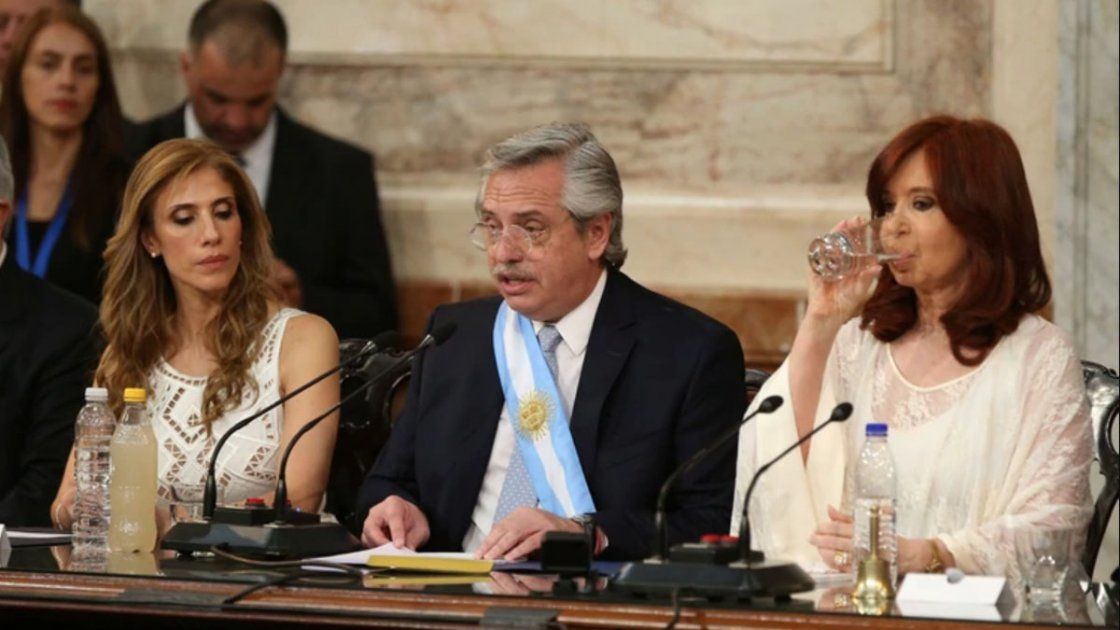 La Argentina que buscamos construir es una Argentina que crezca e incluya La Argentina que buscamos construir es una Argentina que crezca e incluya