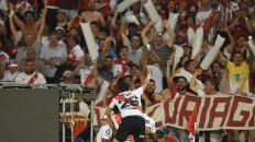 El festejo de los jugadores con la gente. El festejo de los jugadores con la gente.