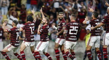 Lo festejó sobre el final. Lo festejó sobre el final.
