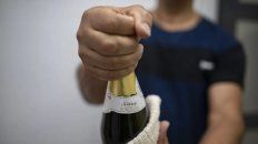 Uno de los accidentes típicos de las Fiestas son los golpes de tapones de bebidas espumantes. Uno de los accidentes típicos de las Fiestas son los golpes de tapones de bebidas espumantes.