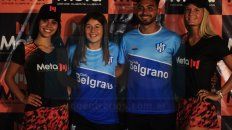 En el encuentro se mostró parte de la indumentaria que utilizará el equipo paranaense. En el encuentro se mostró parte de la indumentaria que utilizará el equipo paranaense.