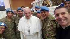 El papa Francisco posó con parte de la delegación de militares argentinos. El papa Francisco posó con parte de la delegación de militares argentinos.