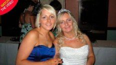 La hija con su madre el día de la boda. La hija con su madre el día de la boda.