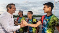 El intendente de Paraná saludando a los atletas de Bajada Grande en la Costanera de Paraná. El intendente de Paraná saludando a los atletas de Bajada Grande en la Costanera de Paraná.