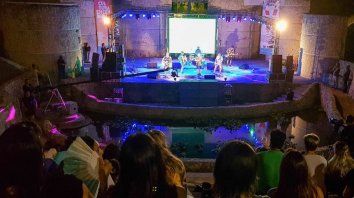 Una noche tropical en el Parque Urquiza. Una noche tropical en el Parque Urquiza.