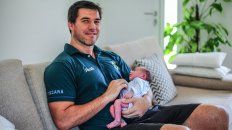 Grande Pá. Yamil Zatti junto a Benicio que llegó hace pocos días a este mundo y ya es hincha del Verde. Grande Pá. Yamil Zatti junto a Benicio que llegó hace pocos días a este mundo y ya es hincha del Verde.