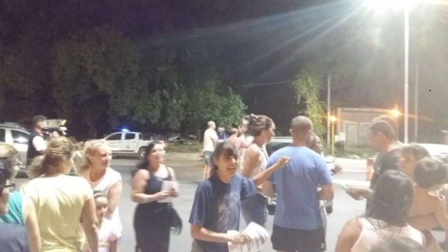 Protestaron bajo la lluvia en la zona sur.