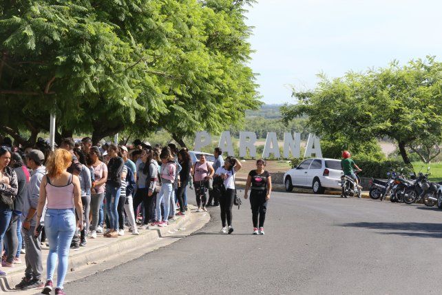 Entrega de Tarjeta Alimentar en el centro de Convenciones