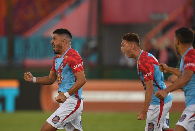 Festejo para el equipo de Sarandí, y también en Paraná por Patronato. 