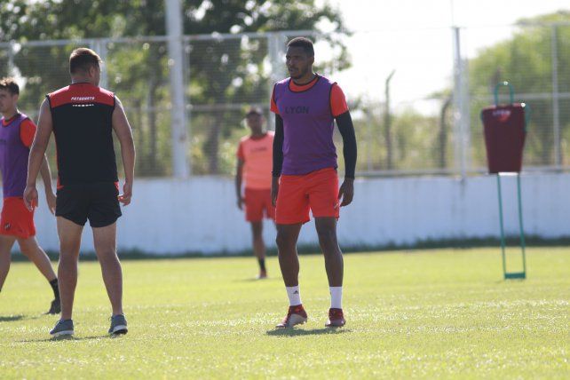 Silveira podría ingresar en el ataque de Patronato ante San Lorenzo