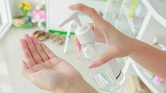 Filmaron al pastor mientras ofrecía a sus fieles alcohol en gel a cambio de 1000 pesos