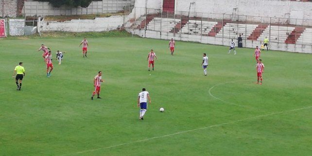 El encuentro se desarrolla, a puertas cerradas, en el estadio de Atlético Paraná