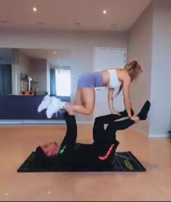 Tagliafico y su pareja con una rutina física durante la cuarentena