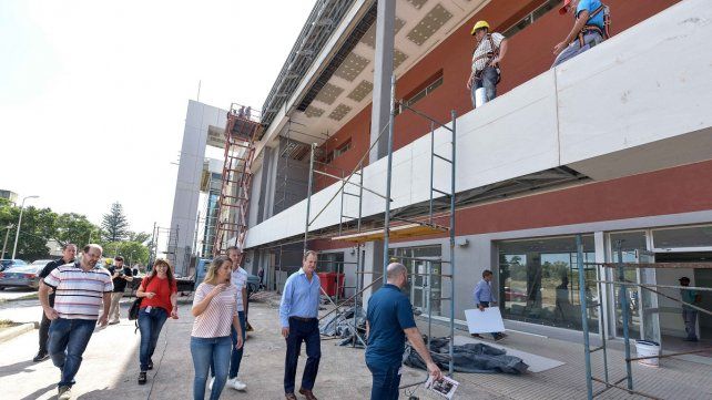 Los funcionarios recorrieron el nosocomio este martes por la mañana.