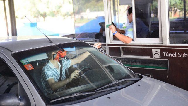 No se cobran peajes, pero se mantienen las barreras.