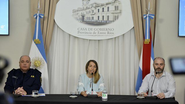 Los funcionarios en la Casa de Gobierno.